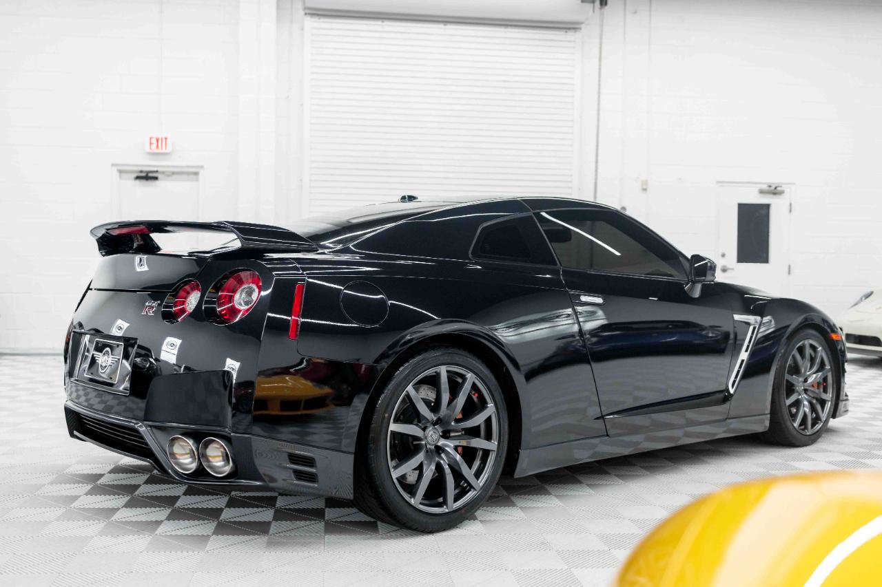 Used 2015 Nissan GT-R Premium AWD/4WD image 7