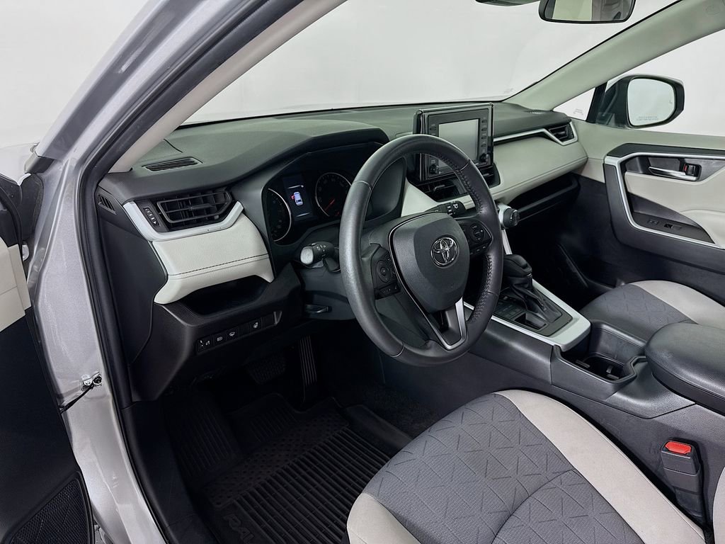 Used 2022 Toyota RAV4 XLE w/ XLE Grade Weather Package AWD/4WD image 4
