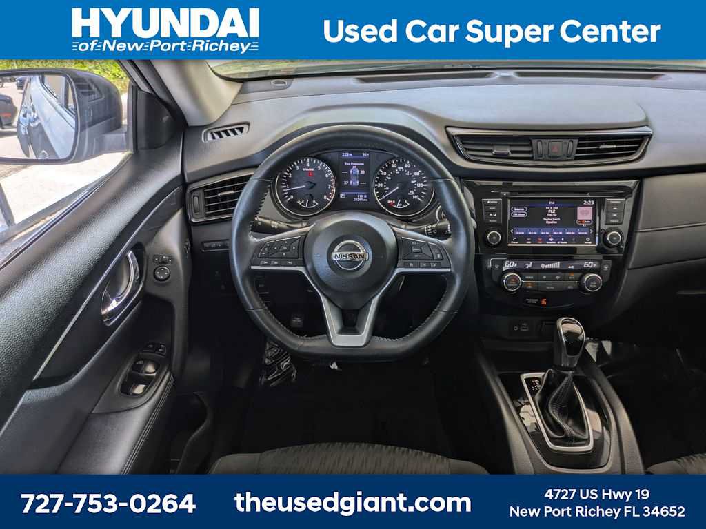 Used 2018 Nissan Rogue SV w/ Premium Package FWD image 19