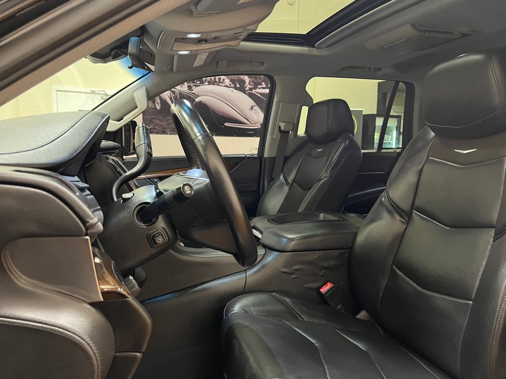 Used 2018 Cadillac Escalade Luxury RWD image 18