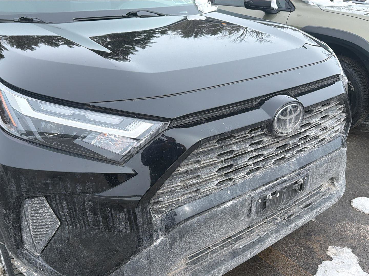 Used 2023 Toyota RAV4 XLE w/ XLE Grade Weather Package image 4