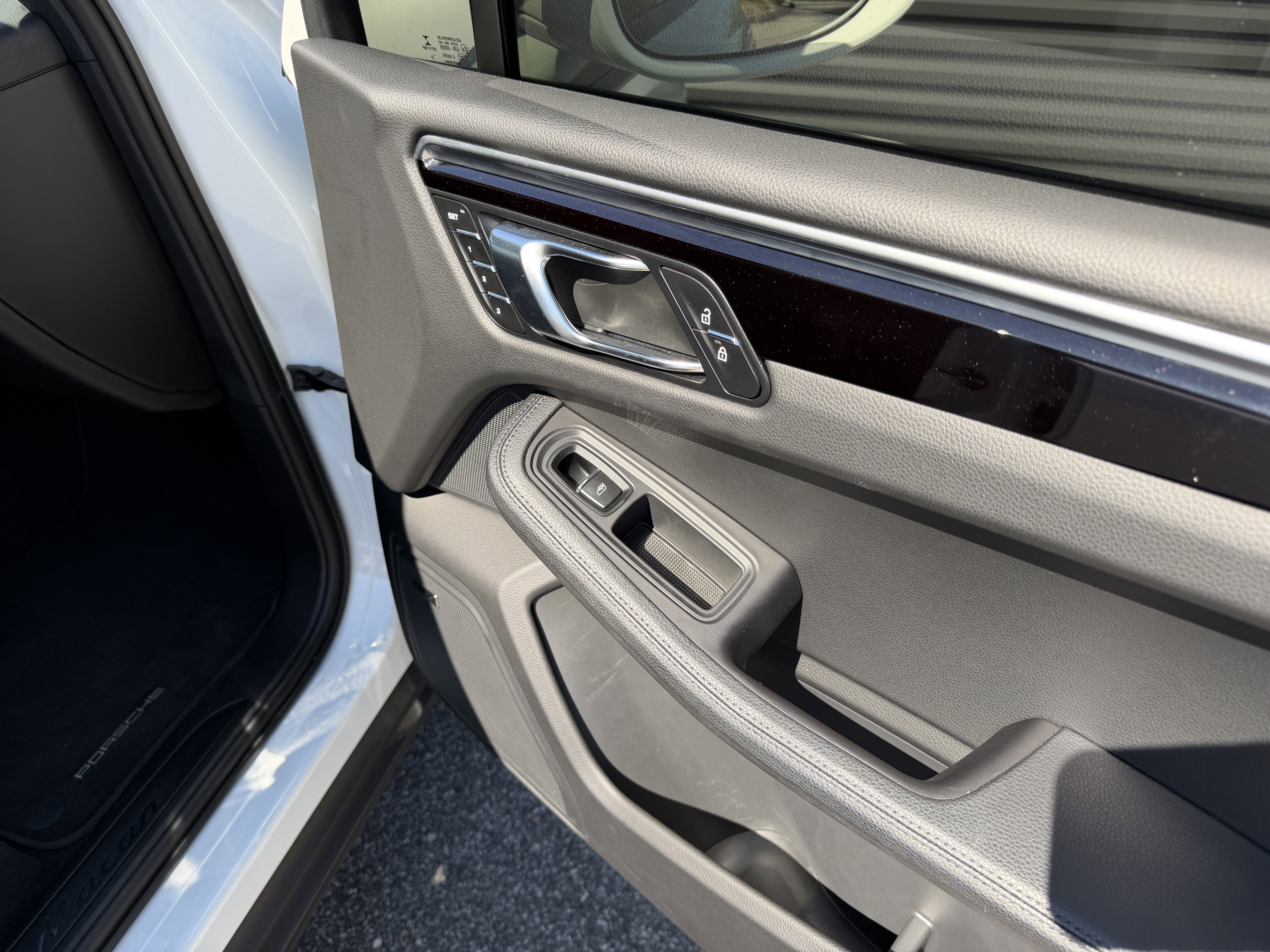 Certified 2022 Porsche Macan image 26