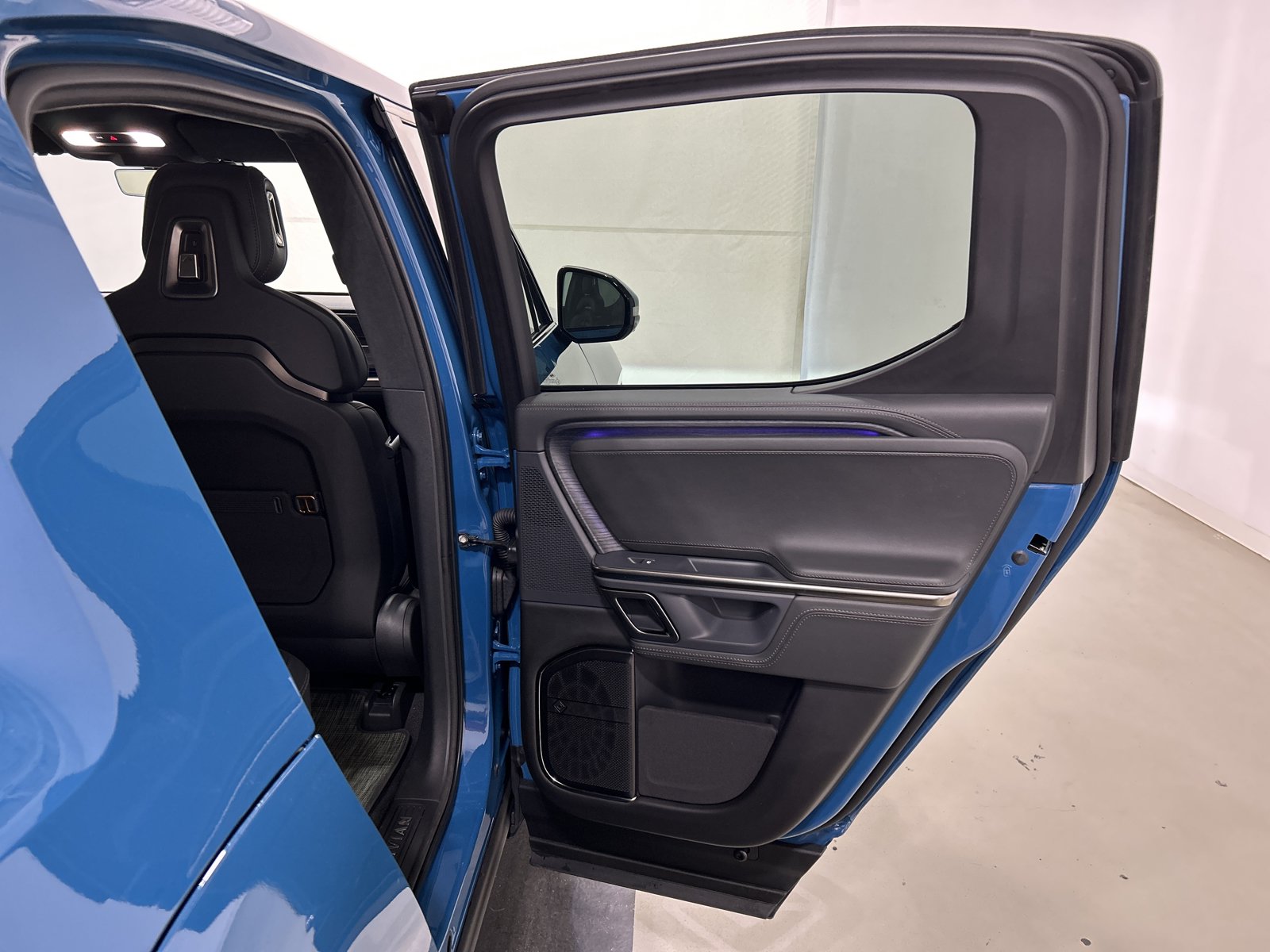 Used 2024 Rivian R1T Adventure AWD/4WD image 19