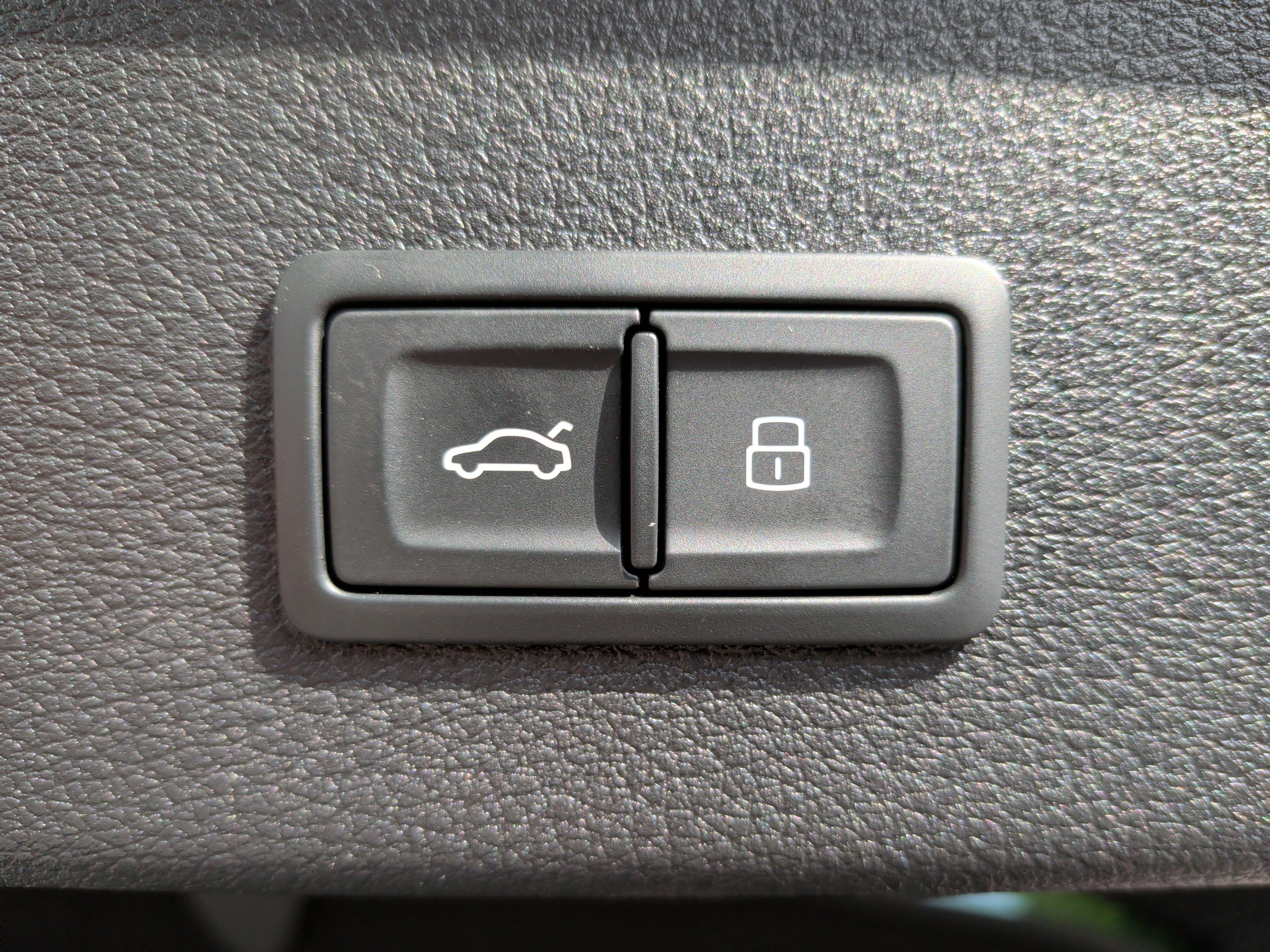 Used 2023 Audi e-tron Premium w/ Convenience Plus Package image 42