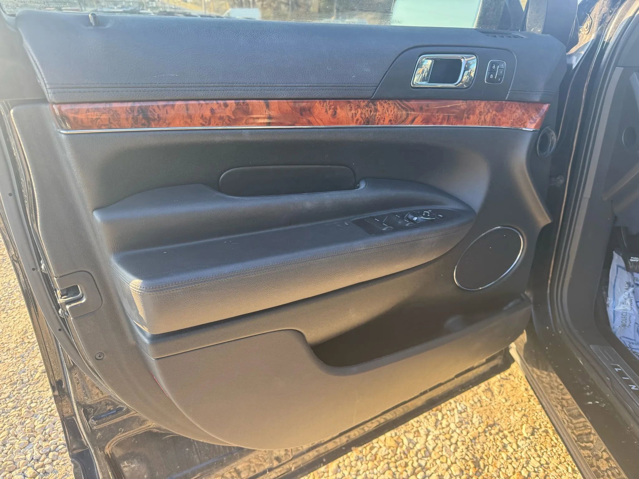 Used 2017 Lincoln MKT AWD image 9
