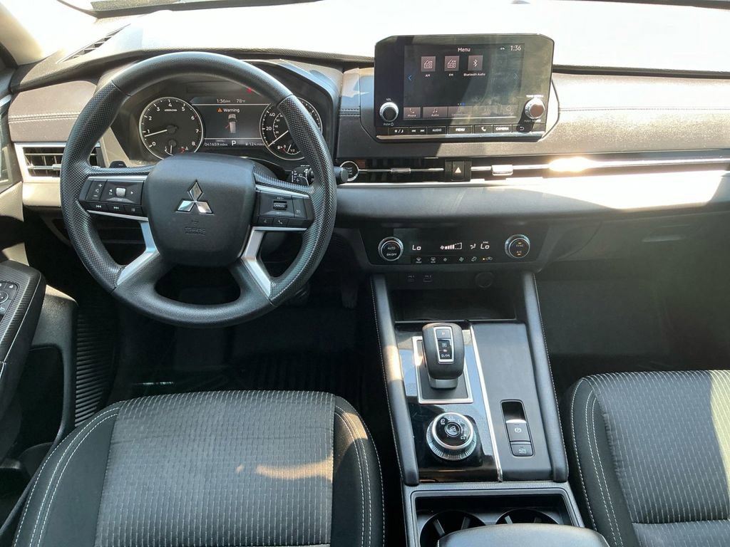 Used 2023 Mitsubishi Outlander ES FWD image 17