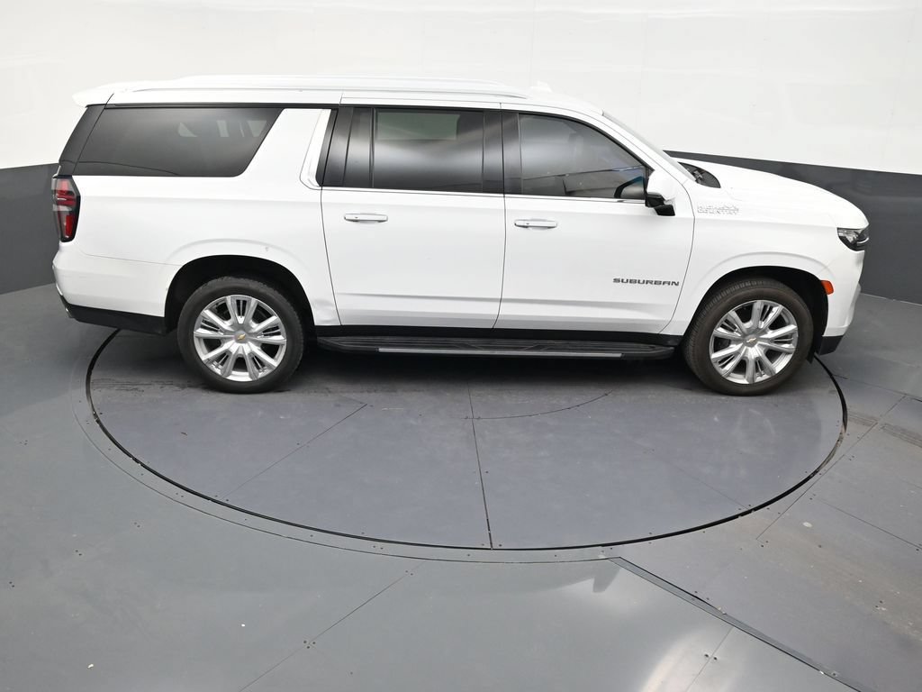Used 2022 Chevrolet Suburban High Country RWD image 16