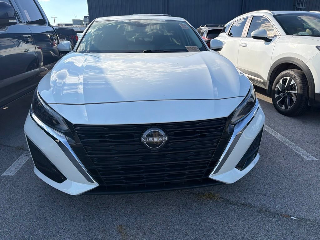 Used 2024 Nissan Altima 2.5 SL FWD image 2