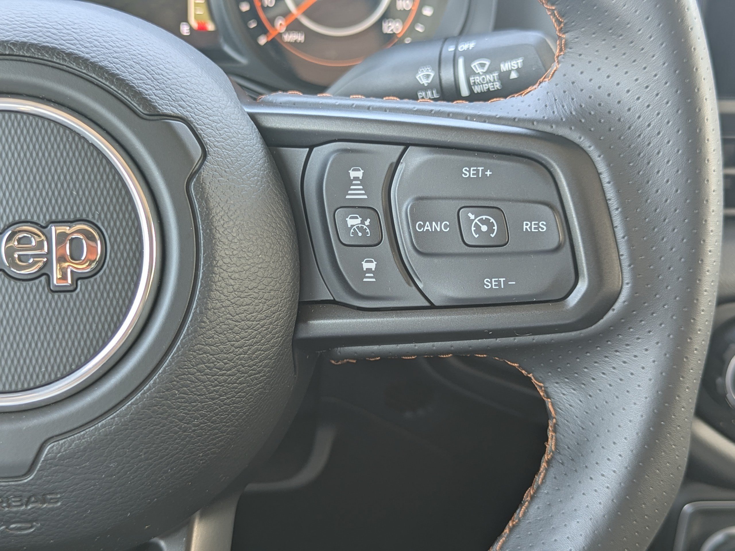 Used 2025 Jeep Gladiator Mojave AWD/4WD image 27