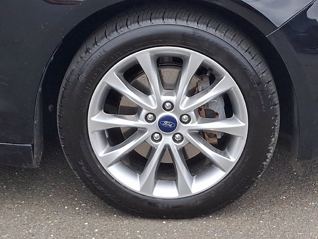 Used 2017 Ford Fusion SE FWD image 8