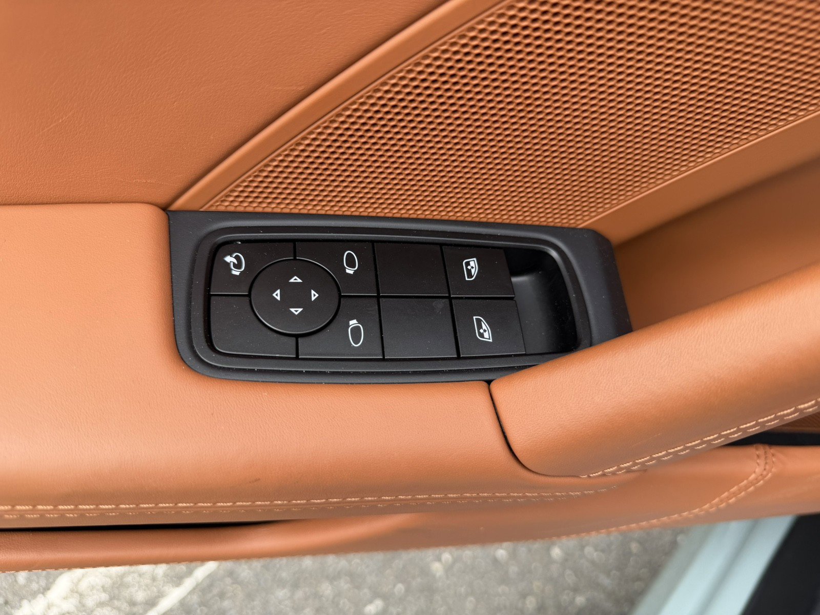Used 2025 Porsche 911 Carrera RWD image 14