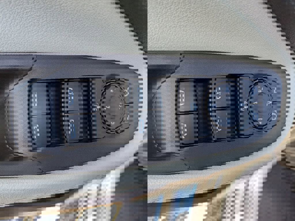 Used 2024 Buick Encore GX Avenir w/ Avenir Technology Package image 16