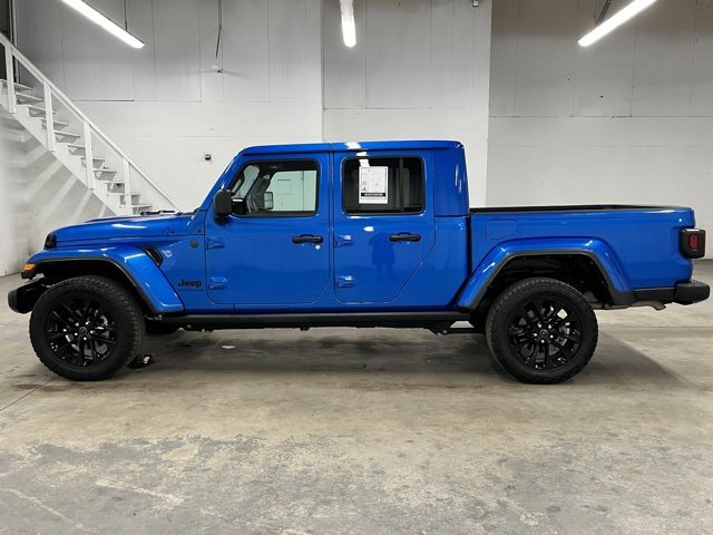 Used 2024 Jeep Gladiator Sport image 4