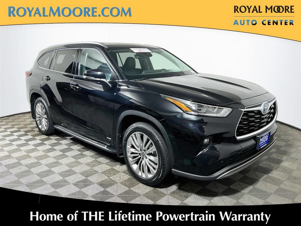 Certified 2024 Toyota Highlander Platinum AWD/4WD image 1