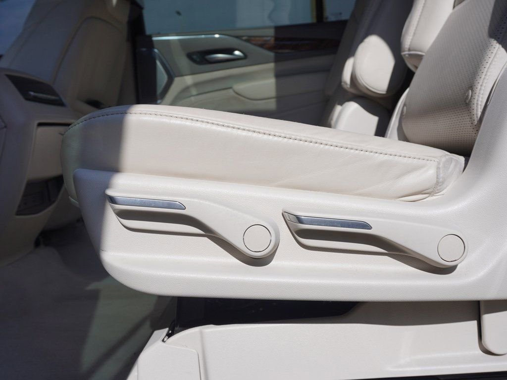 Used 2023 Cadillac Escalade ESV Premium Luxury Platinum w/ Heavy-Duty Trailer Package image 40