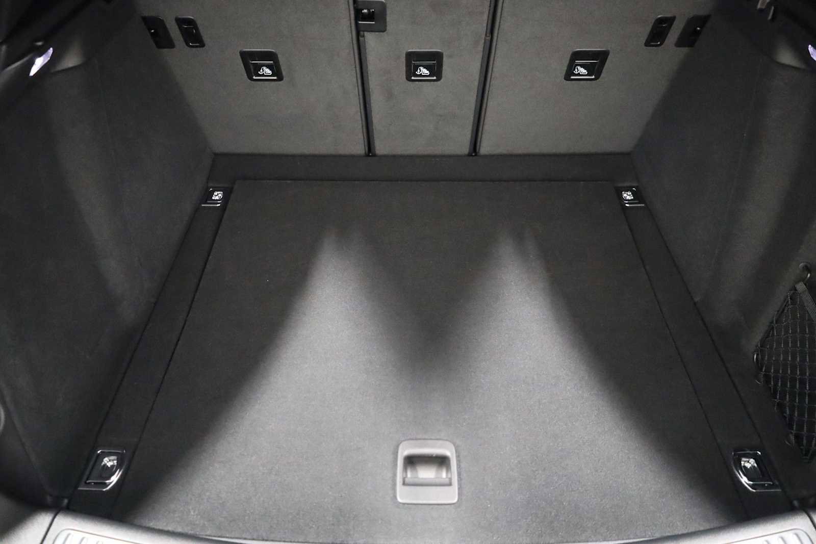 Certified 2024 Porsche Macan AWD/4WD image 41