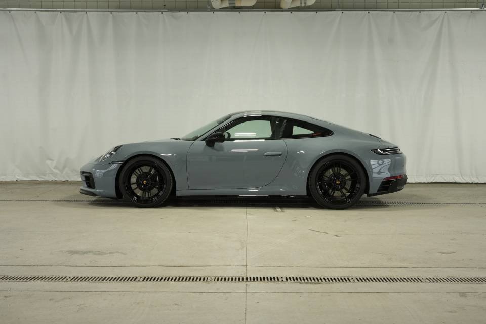 Used 2024 Porsche 911 Carrera GTS image 2