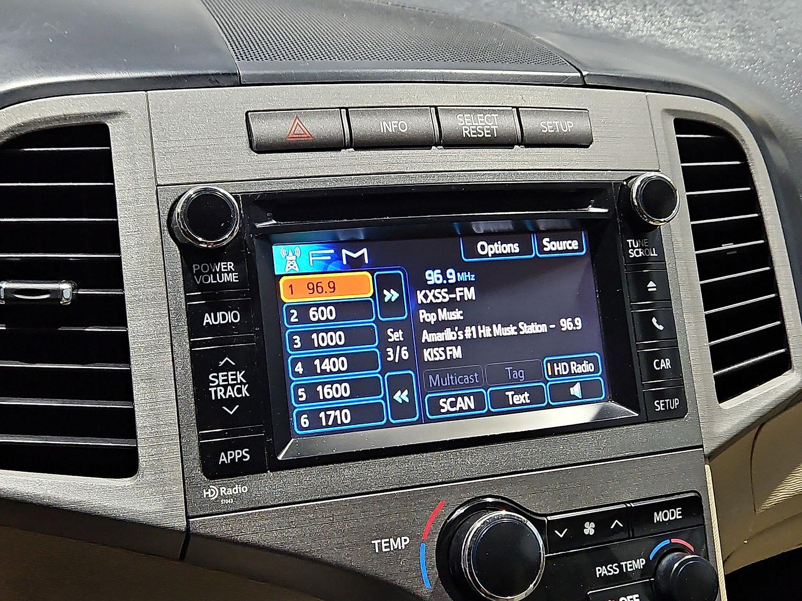 Used 2013 Toyota Venza XLE FWD image 18