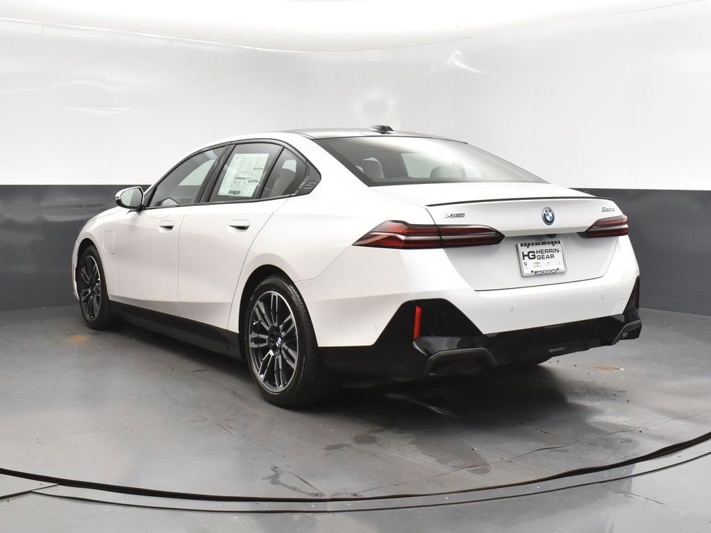 New 2026 BMW 550e xDrive w/ Executive Package image 5
