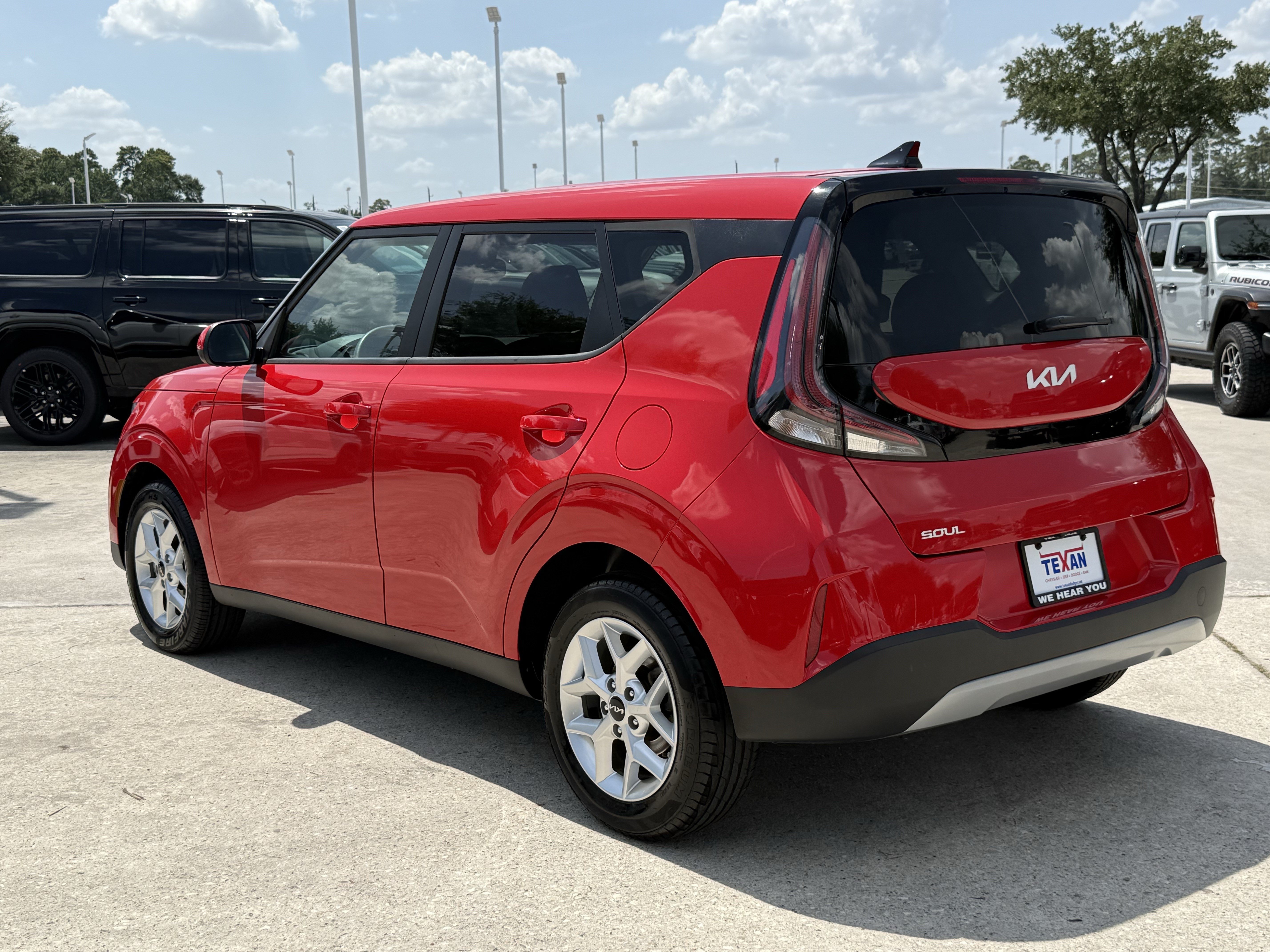 Used 2024 Kia Soul LX w/ Option Group 015 FWD image 7