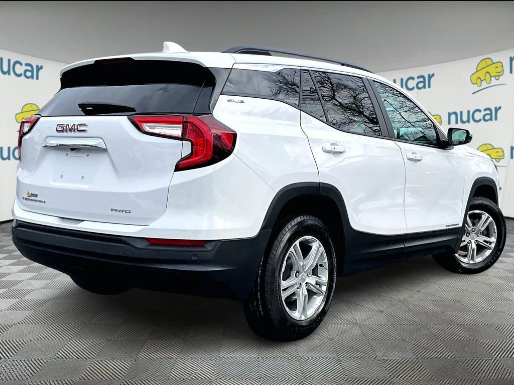 Used 2023 GMC Terrain SLE w/ Driver Convenience Package image 13