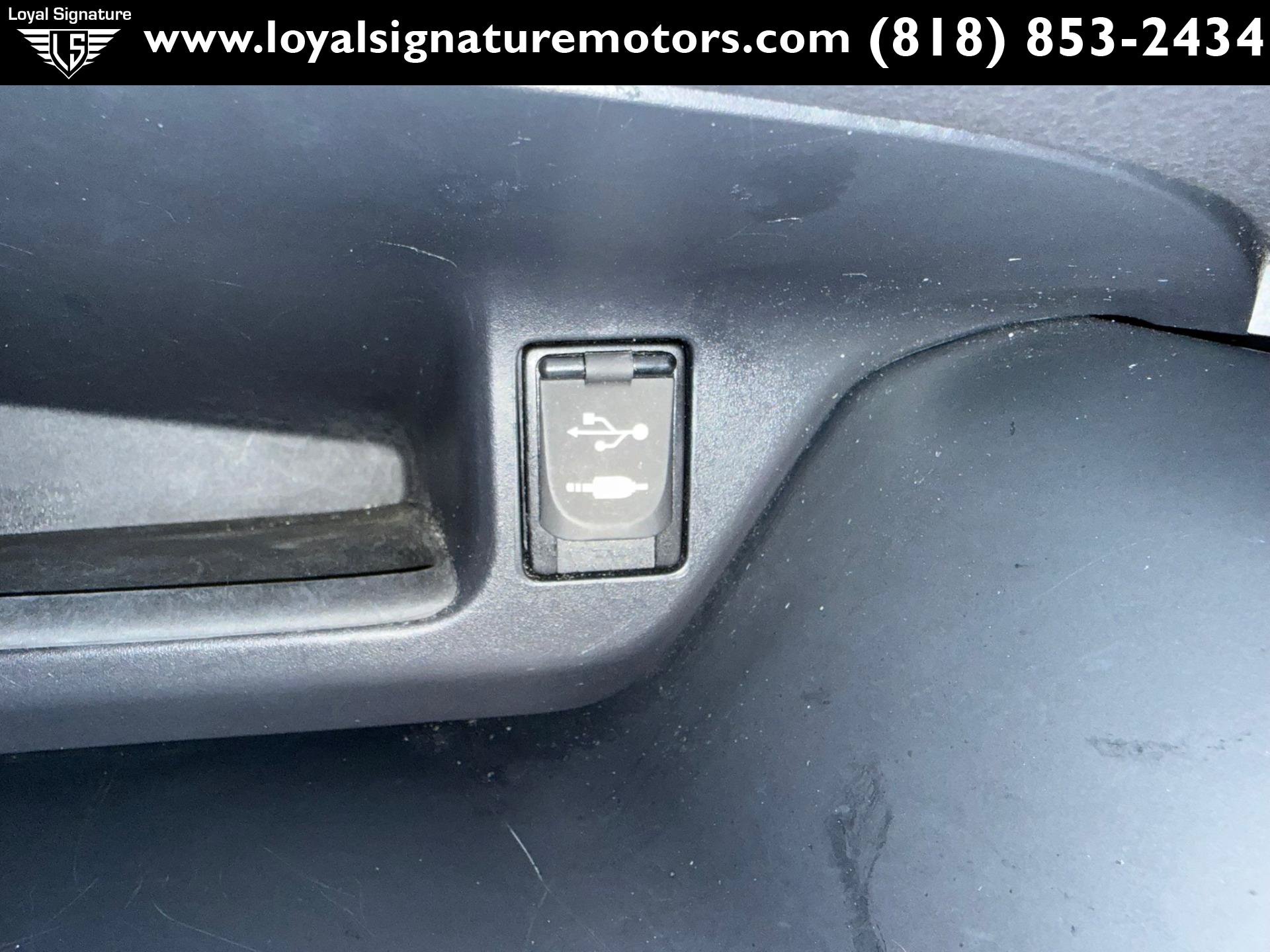 Used 2018 Toyota C-HR XLE FWD image 25