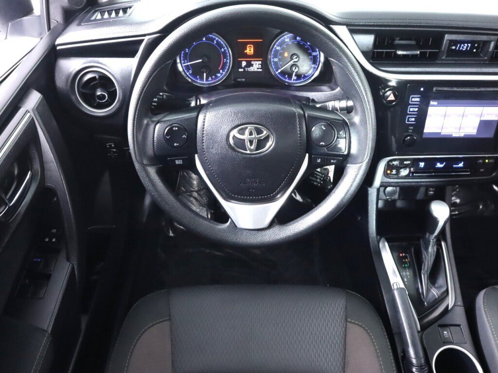 Used 2018 Toyota Corolla LE FWD image 28