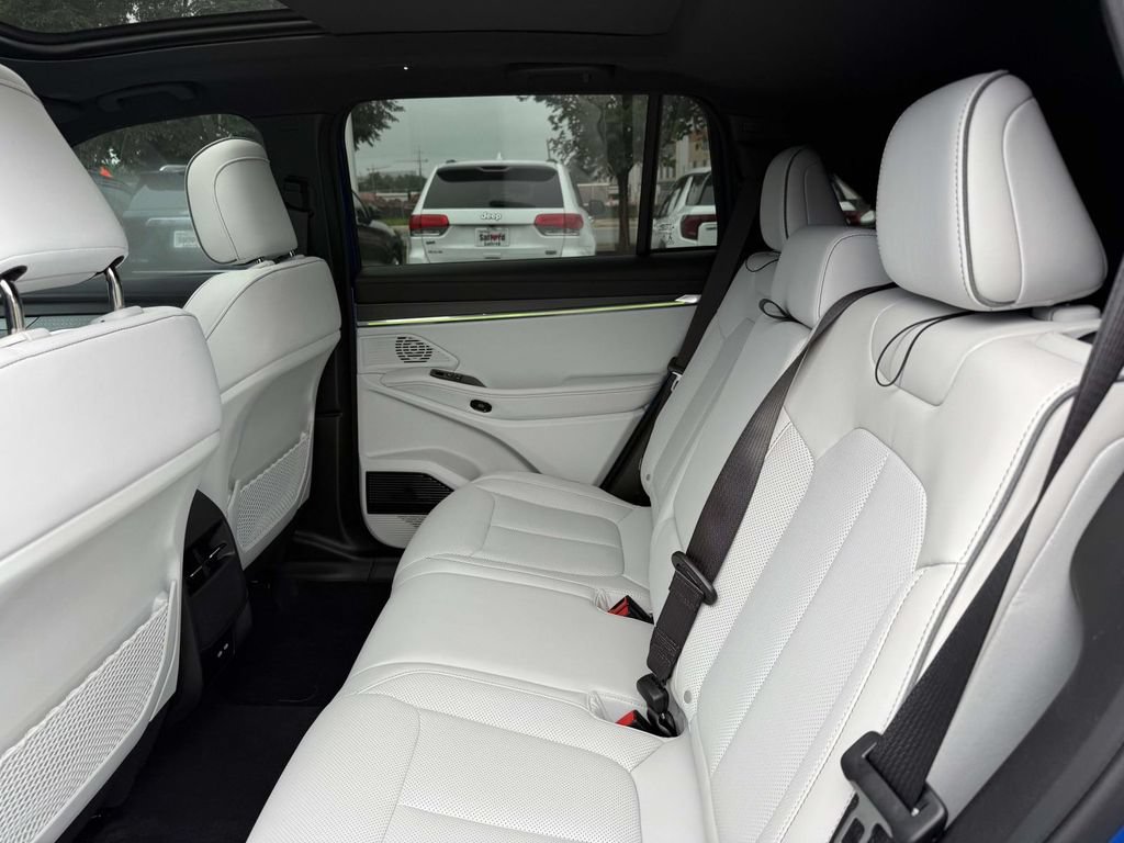 Used 2025 Jeep Wagoneer S Limited AWD/4WD image 16