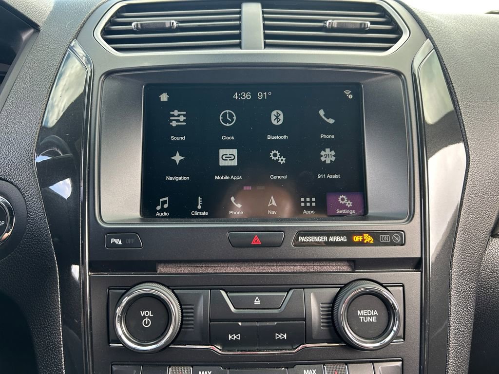 Used 2018 Ford Explorer XLT w/ Equipment Group 202A FWD image 25
