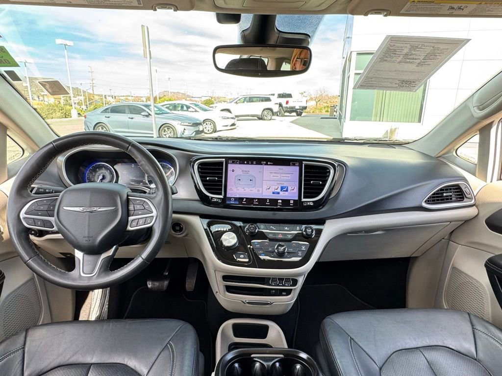 Used 2022 Chrysler Pacifica Touring-L FWD image 17