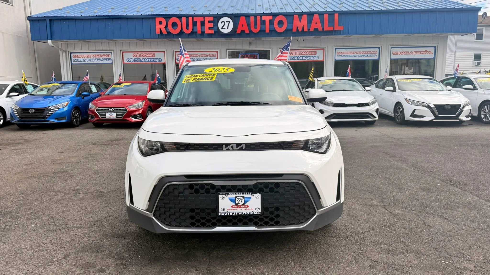 Used 2025 Kia Soul LX w/ LX Technology Package FWD image 3