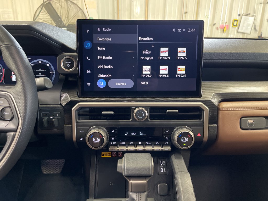Certified 2025 Toyota 4Runner Limited w/ Tow Technology Package AWD/4WD image 19