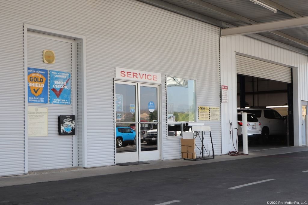 Used 2022 GMC Terrain SLE w/ LPO, Floor Liner Package image 44