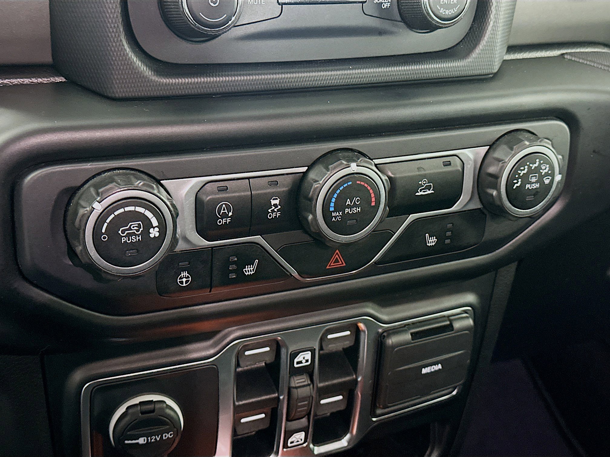 Used 2021 Jeep Gladiator Willys image 22