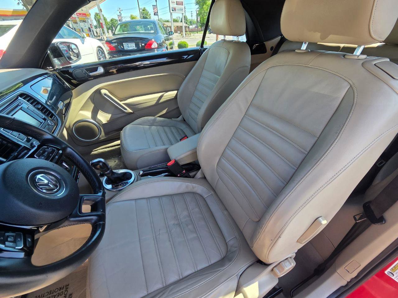 Used 2013 Volkswagen Beetle Turbo 60's Edition FWD image 14