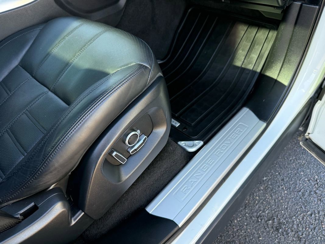 Used 2017 Land Rover Range Rover Sport HSE Dynamic image 32