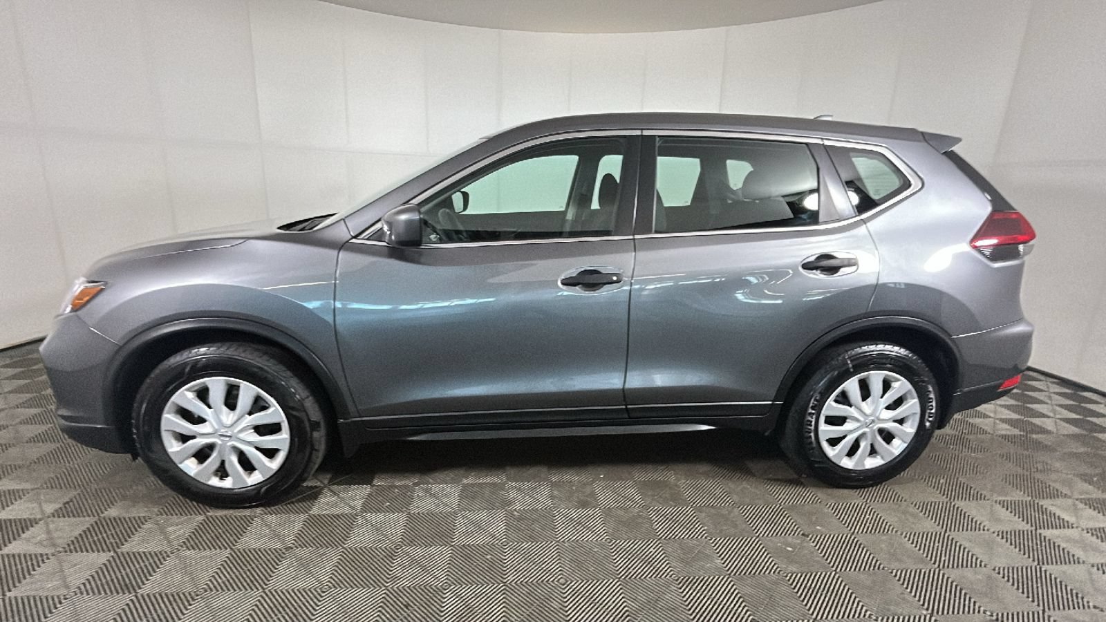 Used 2020 Nissan Rogue S FWD image 7