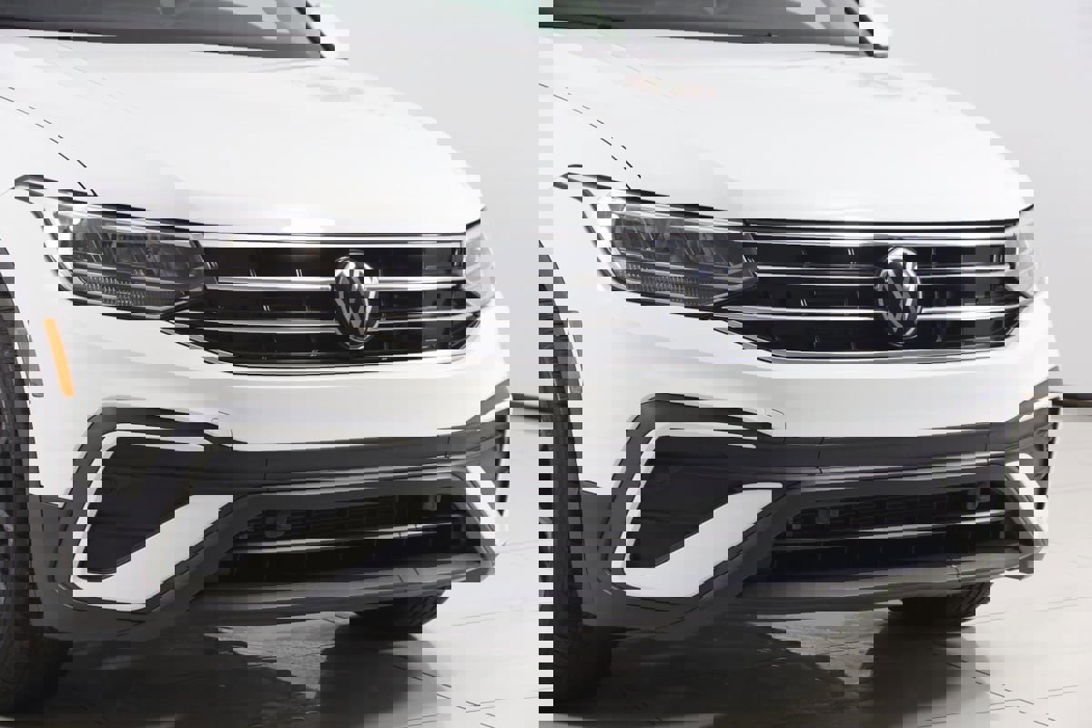 Used 2024 Volkswagen Tiguan SE image 39