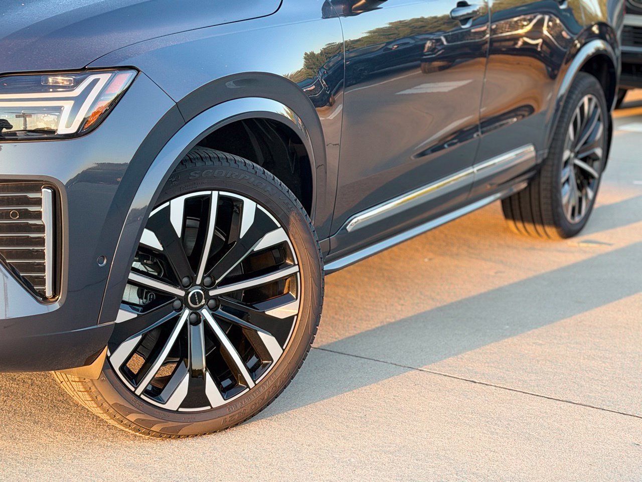 New 2026 Volvo XC90 B5 Plus w/ Protection Package Premier AWD/4WD image 6