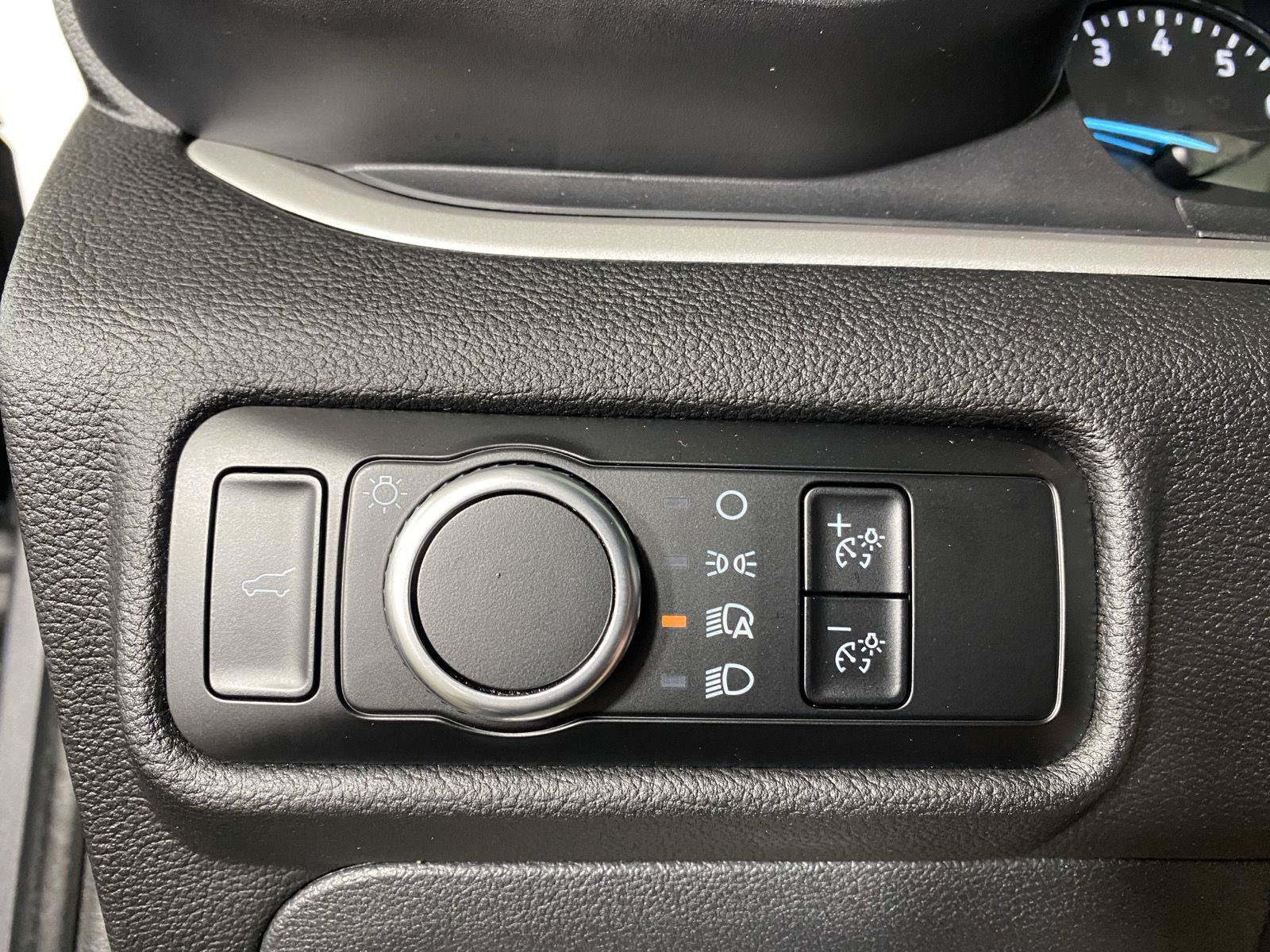 Used 2024 Ford Explorer XLT AWD/4WD image 21