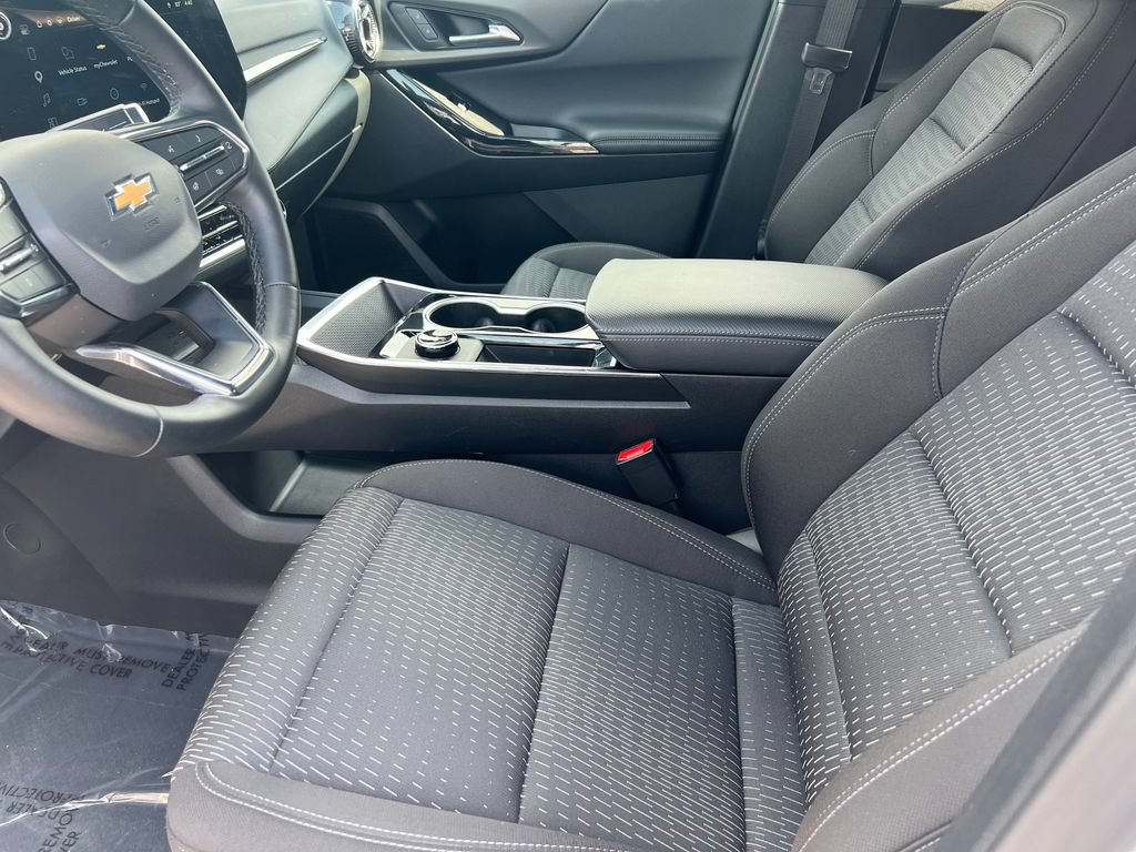 Used 2026 Chevrolet Equinox LT AWD/4WD image 10