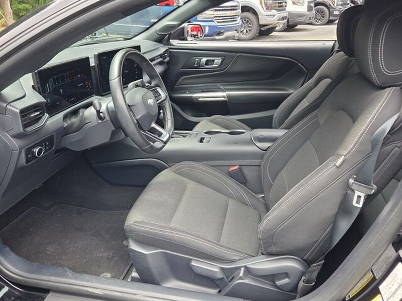 Used 2024 Ford Mustang Coupe RWD image 6