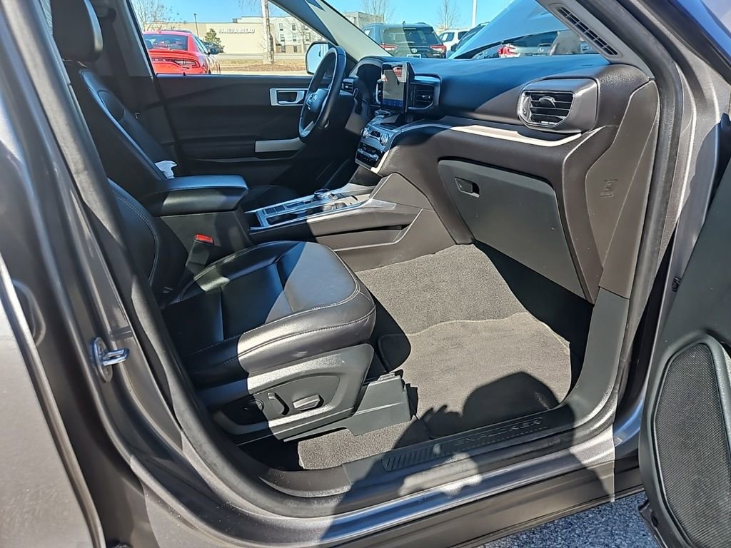 Used 2023 Ford Explorer XLT w/ Equipment Group 202A image 29