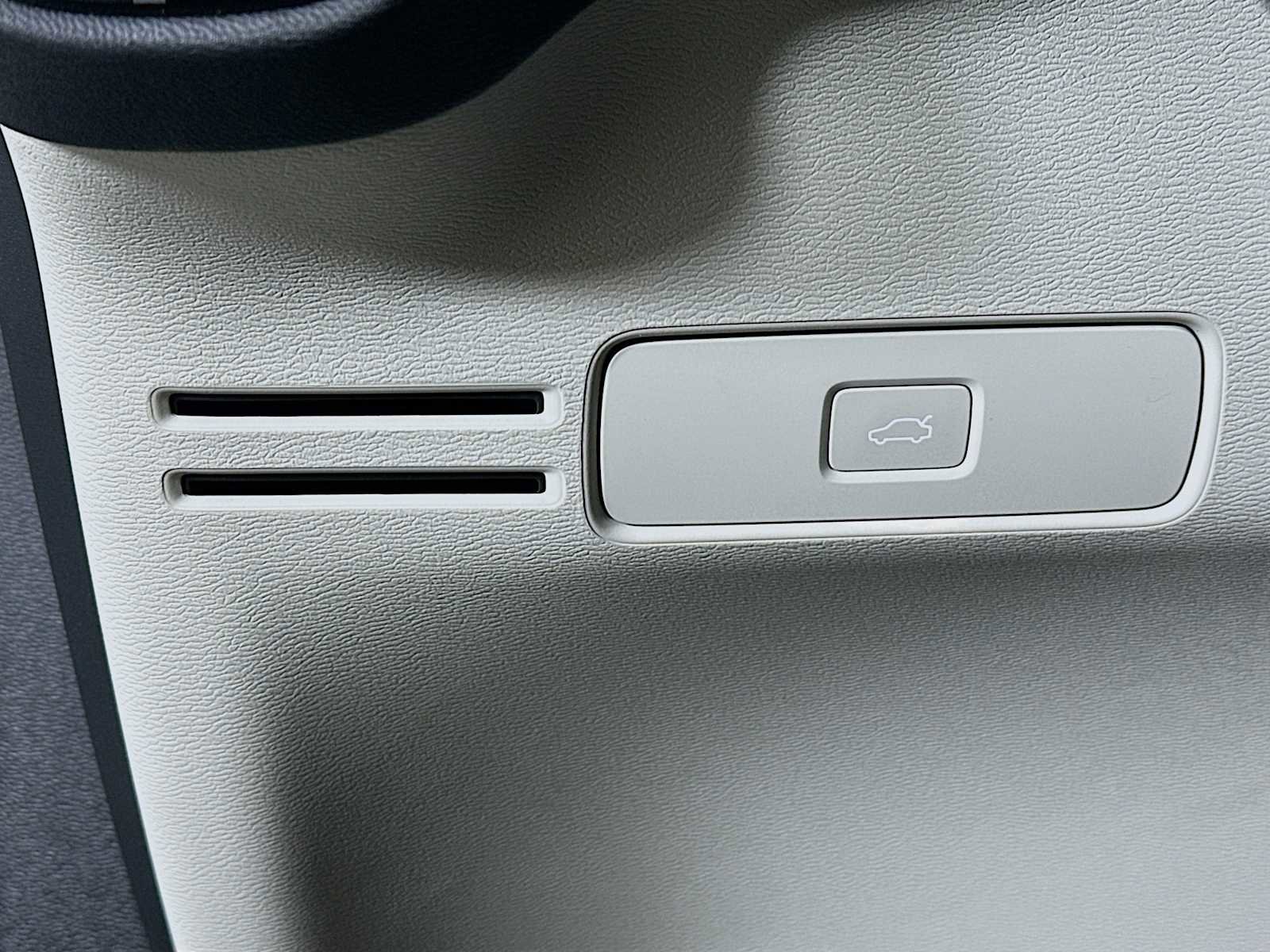 New 2026 Volvo XC40 B5 Plus w/ Protection Package Premier image 10