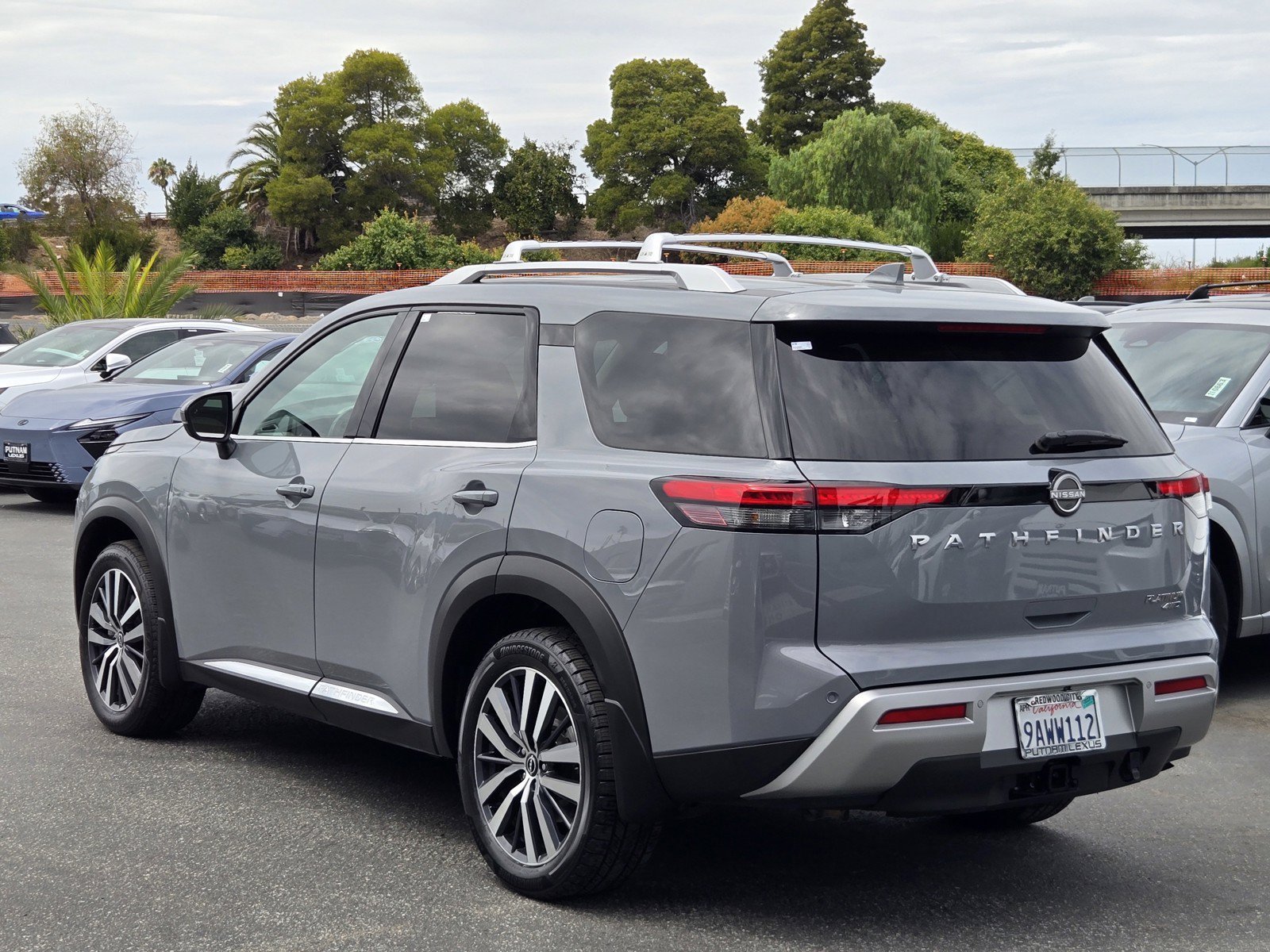 Used 2022 Nissan Pathfinder Platinum w/ Cargo Package AWD/4WD image 6