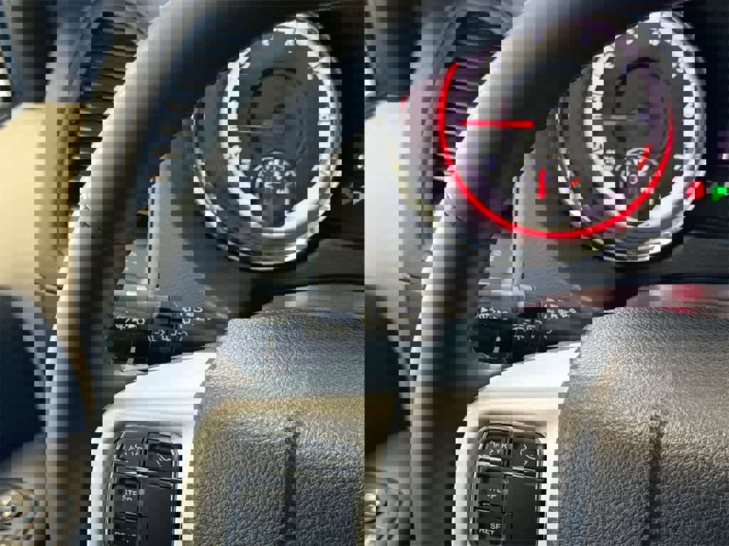 Used 2015 Dodge Grand Caravan SXT w/ UConnect Hands-Free Group image 27