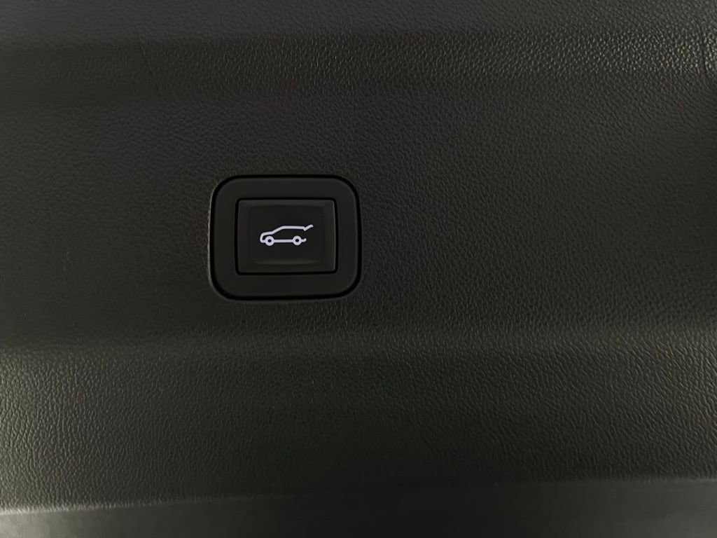Used 2025 GMC Yukon XL Denali image 32