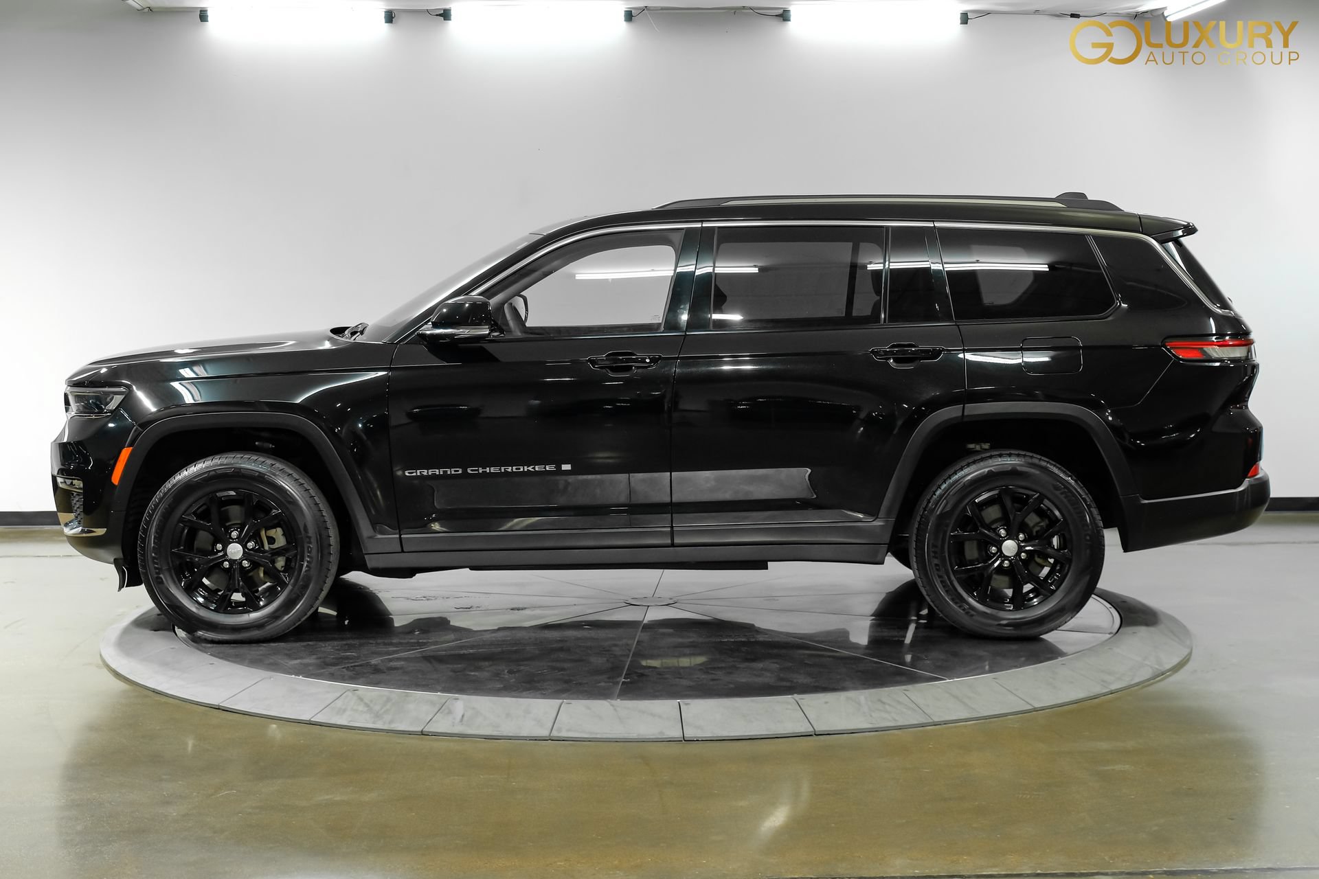 Used 2023 Jeep Grand Cherokee L Limited AWD/4WD image 12