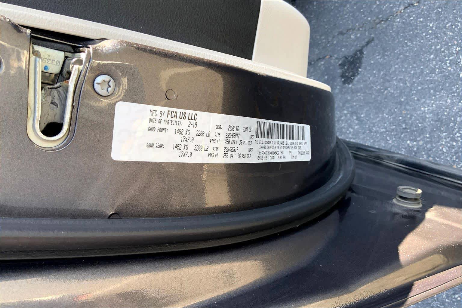 Used 2019 Chrysler Pacifica Limited w/ Advanced Safetytec Group FWD image 34