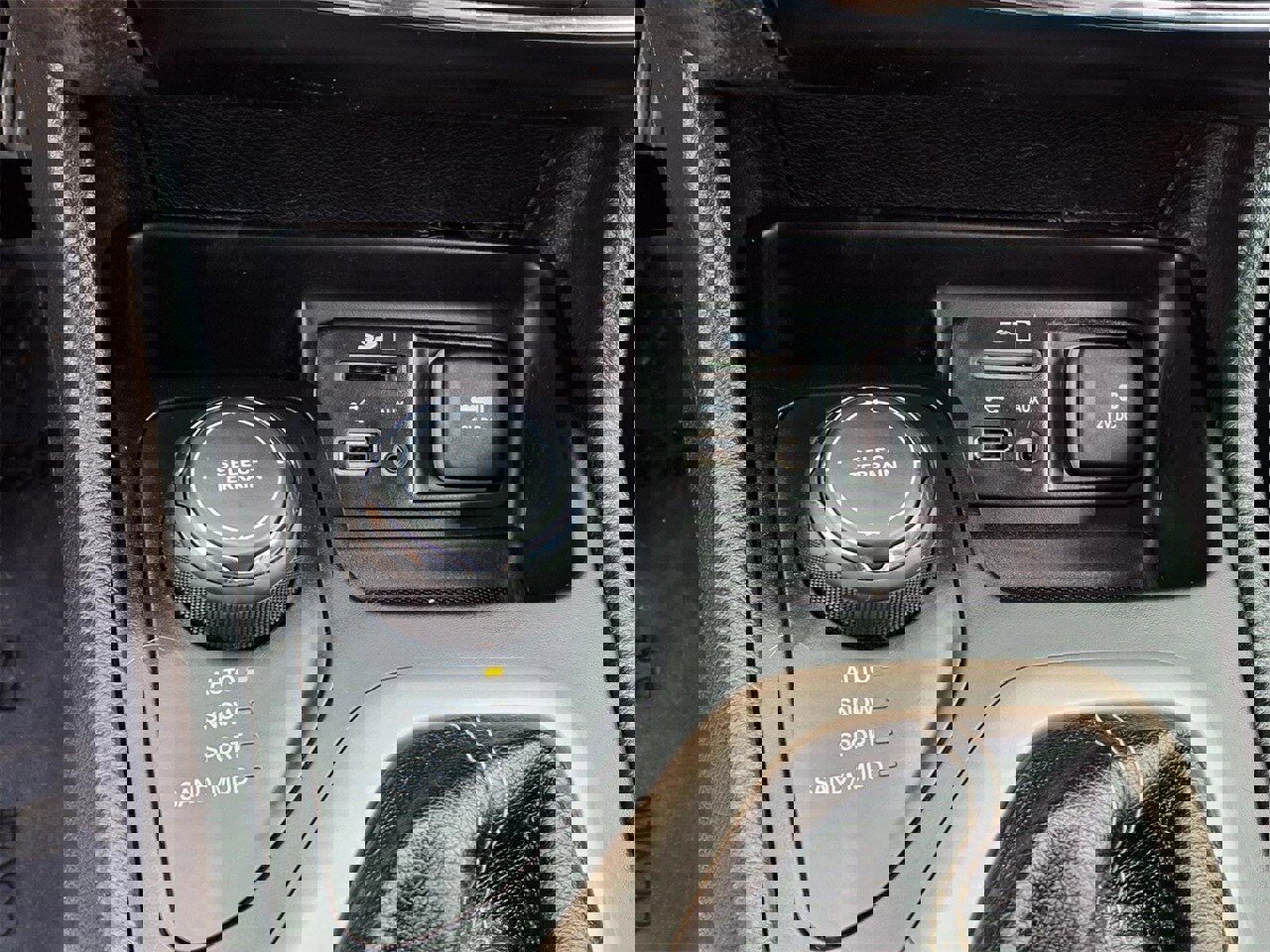 Used 2018 Jeep Cherokee Limited image 21